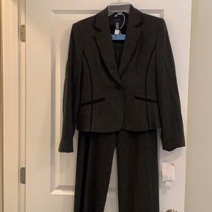 Pant suit